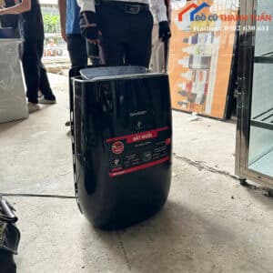 may-loc-khong-khi-cu-sharp-co-chuc-nang-bat-muoi