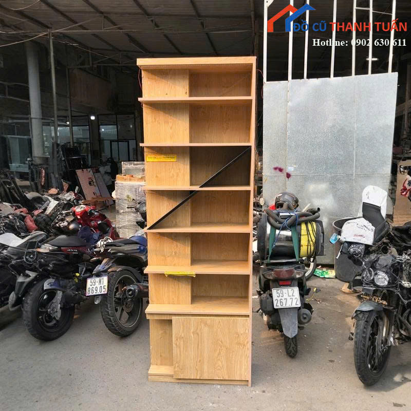 tu-trung-bay-cu-2m2x73cm-thiet-ke-van-go-hien-dai