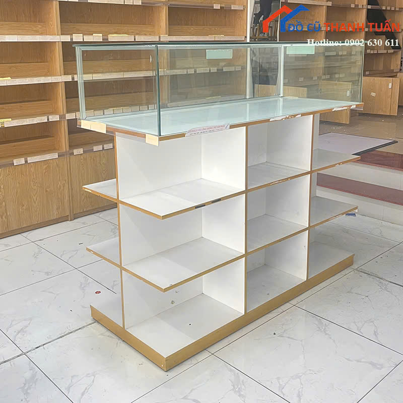 tu-trung-bay-cu-mat-kinh-thiet-ke-nhieu-tang