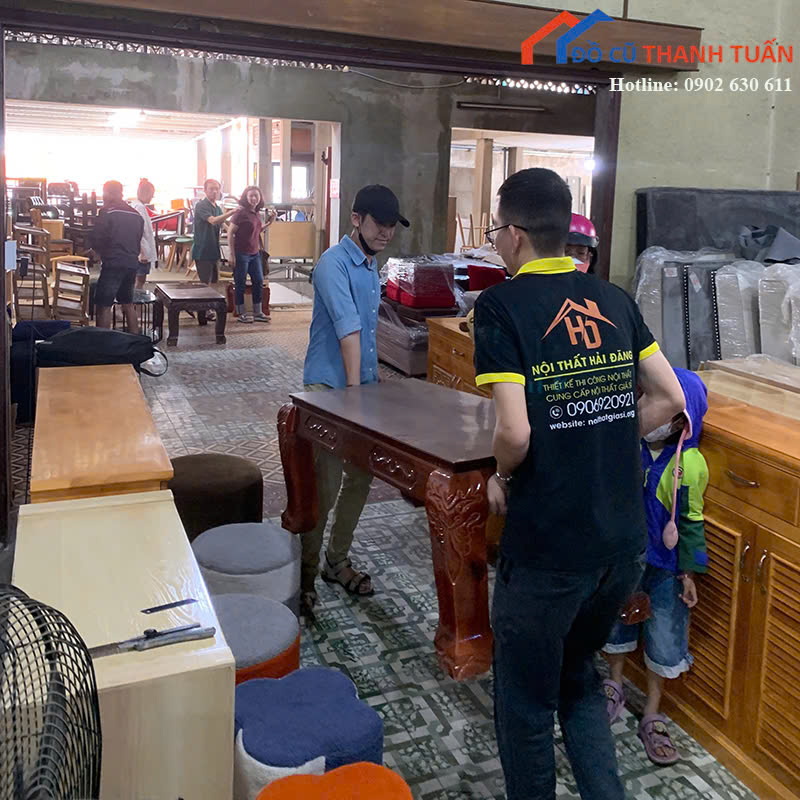 z7493339774861_c142db75a0ab4416f84a19ca7f6b599b Khách Hàng Tấp Nập Ghé Kho Đồ Cũ Thanh Tuấn Chọn Nội Thất Sắm Tết