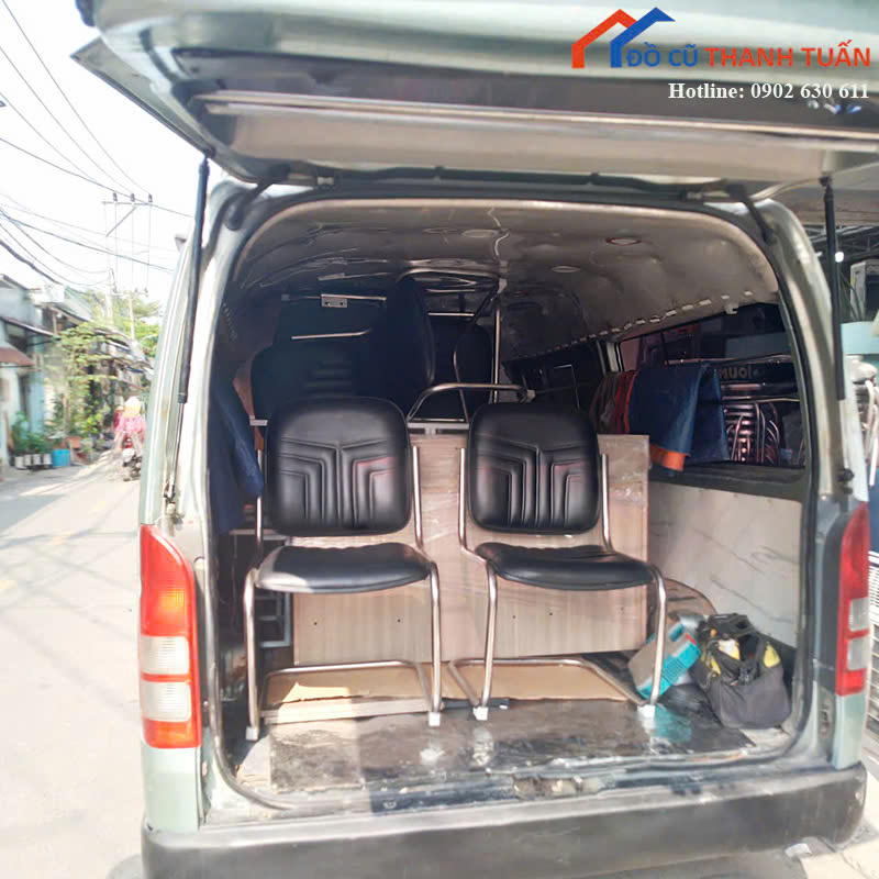 Xe-van-cho-ghe-van-phong-giao-cho-khach-duoc-xep-gon-gang-an-toan Nhập Và Xuất Hàng Cho Khách Mỗi Ngày Ở Đồ Cũ Thanh Tuấn