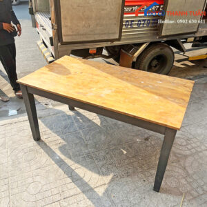Bàn Ăn Cũ Mặt Gỗ Chân Sắt Hiện Đại Giá Tốt