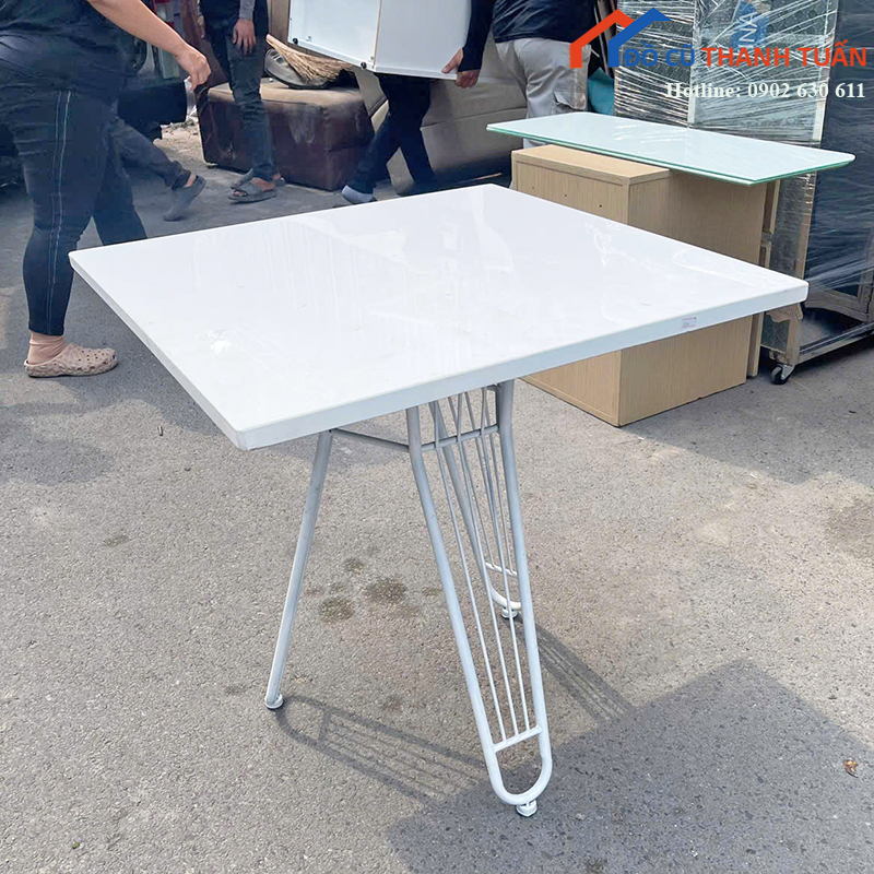 ban-cafe-cu-mau-trang-thiet-ke-3-chan-doc-dao (3)