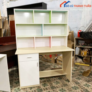 Bàn Học Liền Kệ 1M2x1M6 Chia Nhiều Ngăn Mới 99%
