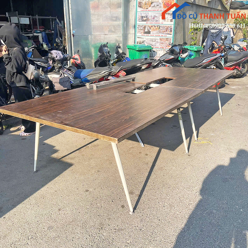 ban-hop-cu-3m6x1m4-an-go-nau-co-lo-di-day-4 Bàn Họp Cũ 3M6x1M4 Vân Gỗ Nâu Có Lỗ Đi Dây