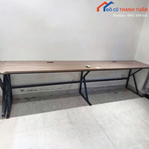 ban-lam-viec-cu-thiet-ke-chan-chu-k-gia-tot