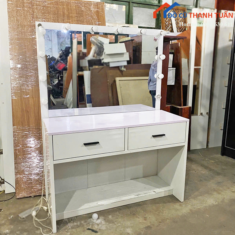 ban-trang-diem-cu-1m6x1m2-mau-trang-co-2-hoc-keo-3 Bàn Trang Điểm Cũ 1M6x1M2 Màu Trắng Có 2 Hộc Kéo