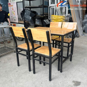 Bộ Bàn Ăn Cũ 4 Ghế Mặt Gỗ Chân Sắt Chắc Chắn