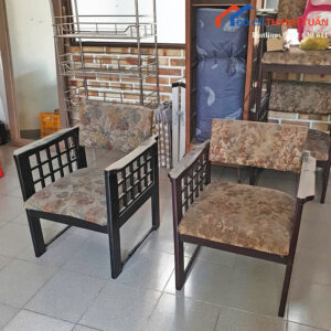 ghe-cafe-cu-khung-go-boc-dem-co-hoa-van-doc-dao