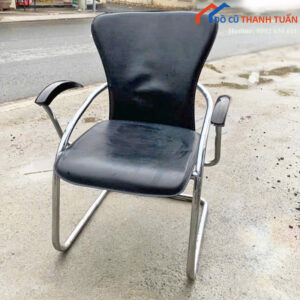 Ghế Văn Phòng Cũ Thiết Kế Chân Quỳ Bọc Da Màu Đen