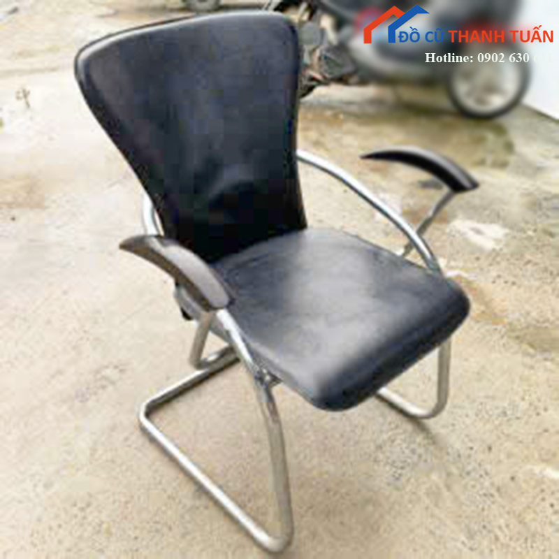 ghe-van-phong-cu-boc-da-mau-den-chan-quy-nho-gon-2 Ghế Văn Phòng Cũ Thiết Kế Chân Quỳ Bọc Da Màu Đen