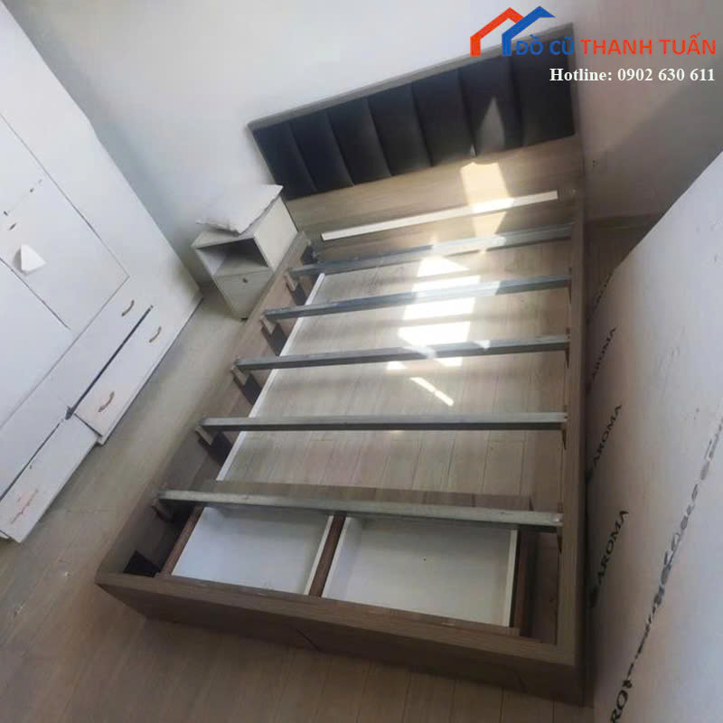 giuong-cu-1m4x2m-boc-dem-co-2-hoc-keo-tien-loi-2 Giường Cũ 1M4x2M Bọc Đệm Có 2 Hộc Kéo Tiện Lợi