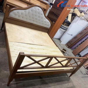 Giường Gỗ Cũ 1M8x2M Bọc Đệm Xám Sang Trọng