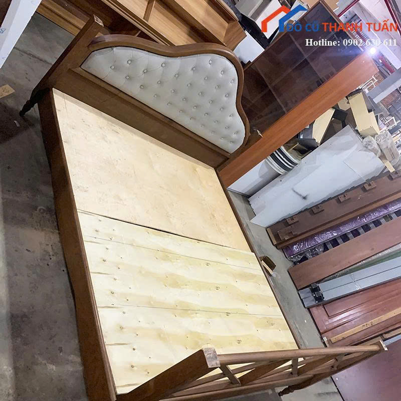 giuong-go-cu-1m8x2m-boc-dem-xam-sang-trong-3 Giường Gỗ Cũ 1M8x2M Bọc Đệm Xám Sang Trọng