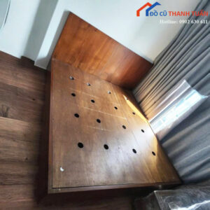 Giường Gỗ Cũ 1M8x2M Màu Nâu Thiết Kế Đơn Giản