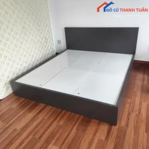 Giường Ngủ Cũ 1M8x2M Màu Đen Thiết Kế Đơn Giản