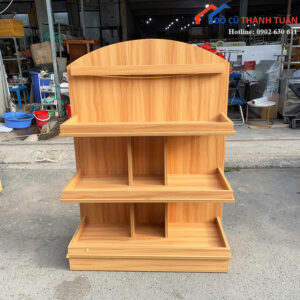 Kệ Trưng Bày Cũ 1M35x1M Vân Gỗ Chia Ngăn Tiện Lợi