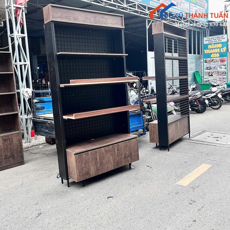 ke-trung-bay-cu-mau-nau-thiet-ke-4-tang-co-hoc-duoi-2 Kệ Trưng Bày Cũ 1M2x2M4 Màu Nâu Thiết Kế 4 Tầng