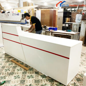 Quầy Lễ Tân 2M4x1M Trắng Nhám Phối Chỉ Đỏ Mới 99%