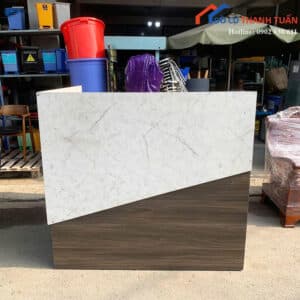 Quầy Lễ Tân Cũ 1M37x1M18 Góc L Vân Gỗ Phối Trắng