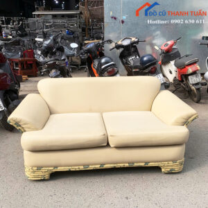 Sofa Cũ 2 Chỗ Màu Kem Thiết Kế Tay Vịn Bo Cong