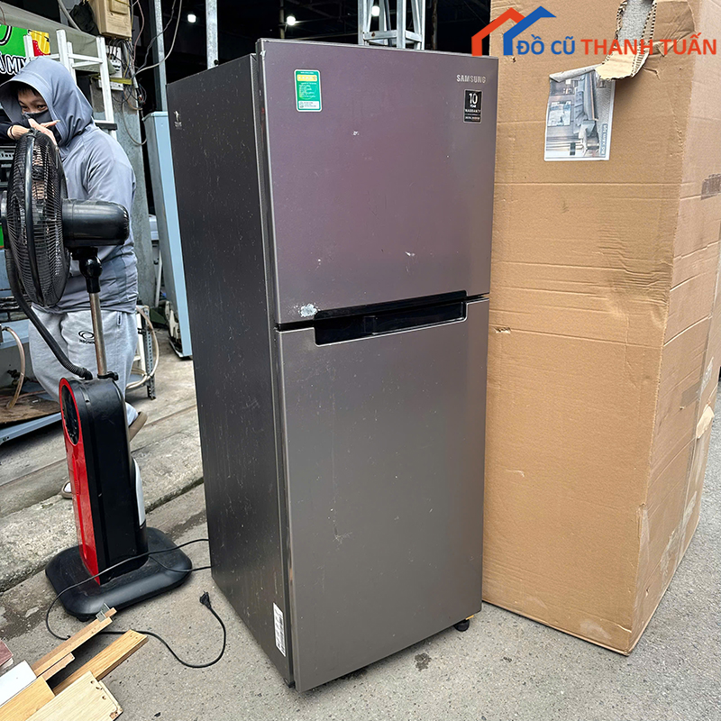 tu-lanh-samsung-cu-216l-hien-dai-tiet-kiem-dien-1 Tủ Lạnh Samsung Cũ 216L Hiện Đại Tiết Kiệm Điện