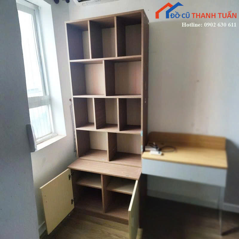 tu-trung-bay-cu-2m1x80cm-van-go-sang-nho-gon-2 Tủ Trưng Bày Cũ 2M1x80CM Vân Gỗ Sáng Nhỏ Gọn