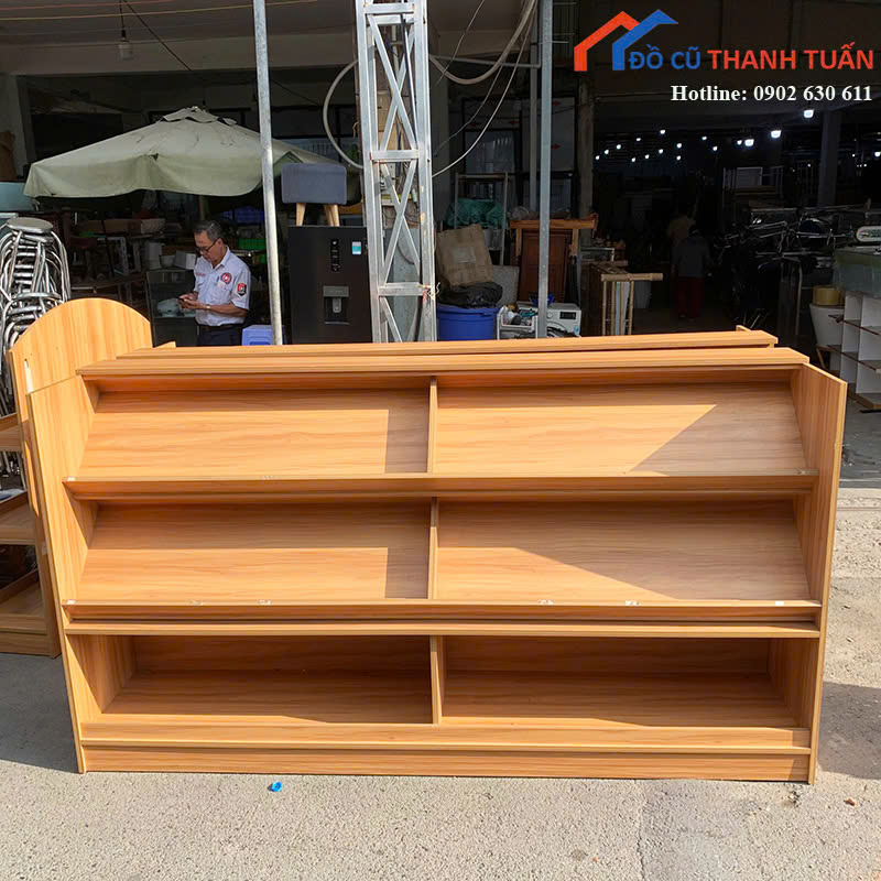 tu-trung-bay-cu-2m2x1m2-thiet-ke-3-tang-tien-loi