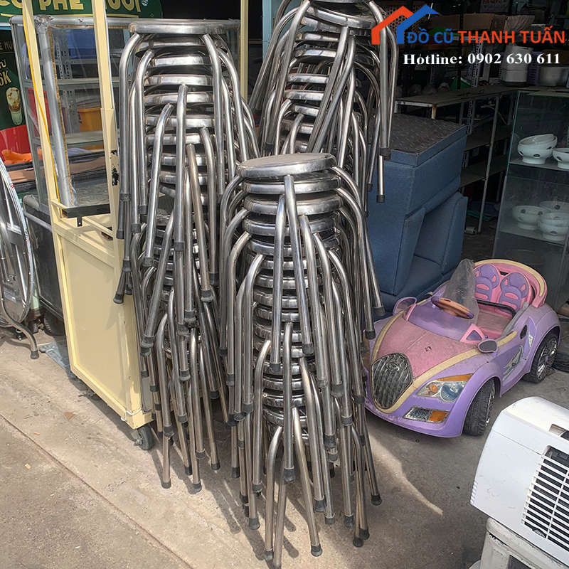 ghe-an-inox-cu-kieu-dang-nho-gon-de-xep-chong