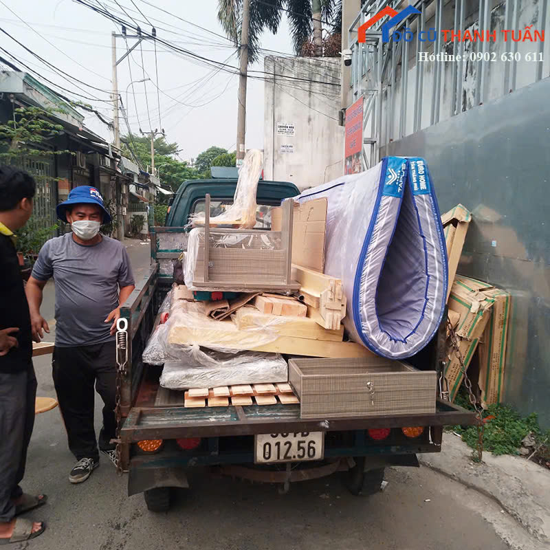 z7593435465924_fd0108794da8e9fbf8ccaf372fe2fbc6 Nhập Và Xuất Hàng Cho Khách Mỗi Ngày Ở Đồ Cũ Thanh Tuấn