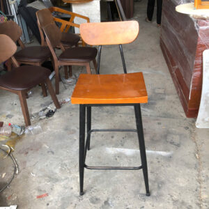 ghe-cafe-cu-chan-sat-kieu-dang-don-gian