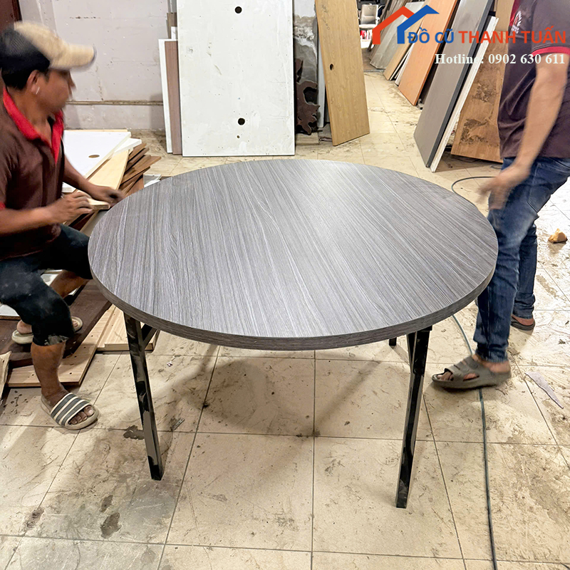 ban-tron-cu-1m2-chan-gap-gon-tien-dung-gia-tot-3 Bàn Tròn Cũ 1M2 Chân Gấp Gọn Tiện Dụng Giá Tốt