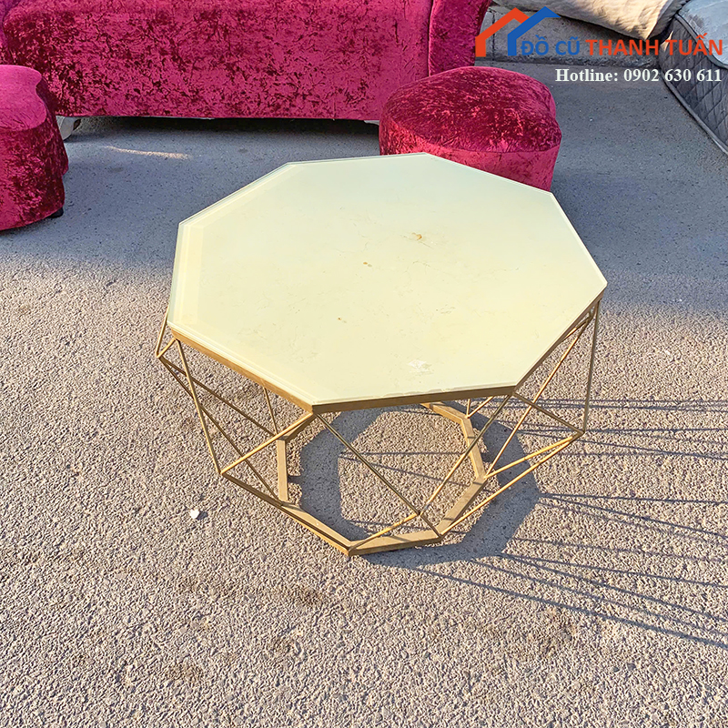 bo-sofa-cu-boc-nhung-mau-do-thiet-ke-sang-trong-4 Bộ Sofa Cũ Bọc Nhung Màu Đỏ Thiết Kế Sang Trọng