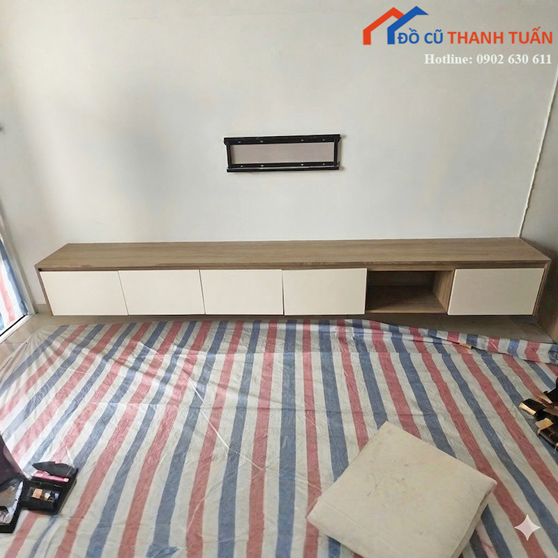 ke-tivi-cu-co-hoc-keo-van-go-phoi-trang-treo-tuong Kệ Tivi Cũ Có Hộc Kéo Vân Gỗ Phối Trắng Treo Tường