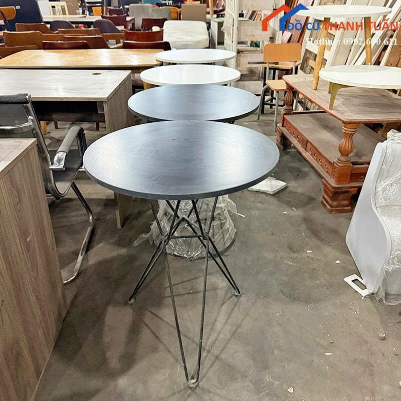 ban-tron-cafe-cu-mat-go-cong-nghiep-chan-sat-kieu-dang-hien-dai