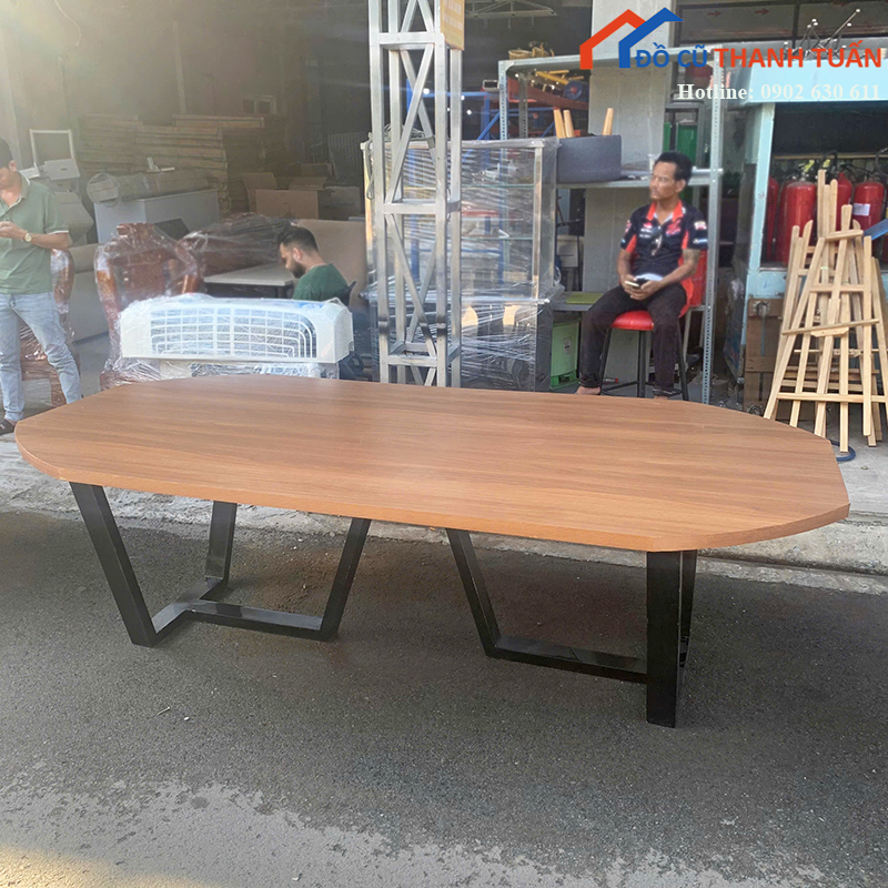 ban-hop-cu-2m4x1m2-mat-go-chan-sat-hien-dai-2 Bàn Họp Cũ 2M4x1M2 Mặt Gỗ Chân Sắt Hiện Đại