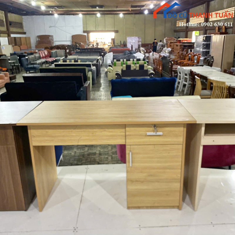 ban-lam-viec-1m2x75cm-van-go-hien-dai-gia-tot-moi-99-2 Bàn Làm Việc 1M2x75CM Vân Gỗ Hiện Đại Giá Tốt Mới 99%