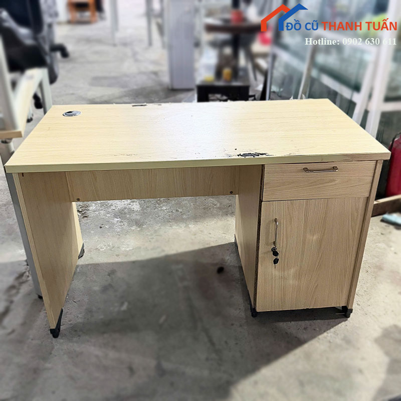 Bàn Làm Việc Cũ 1M2x60CM Vân Gỗ Có Hộc Bên Tiện Lợi