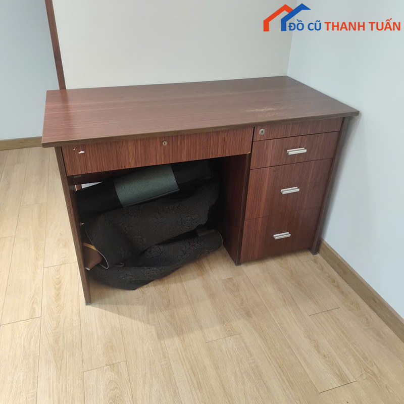 ban-lam-viec-cu-1m2x60cm-van-go-co-hoc-ben-tien-loi (2)