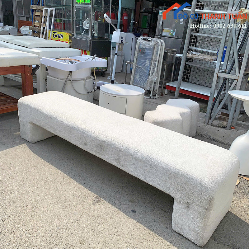 bang-sofa-cu-1m8x40cm-mau-trang-sang-trong