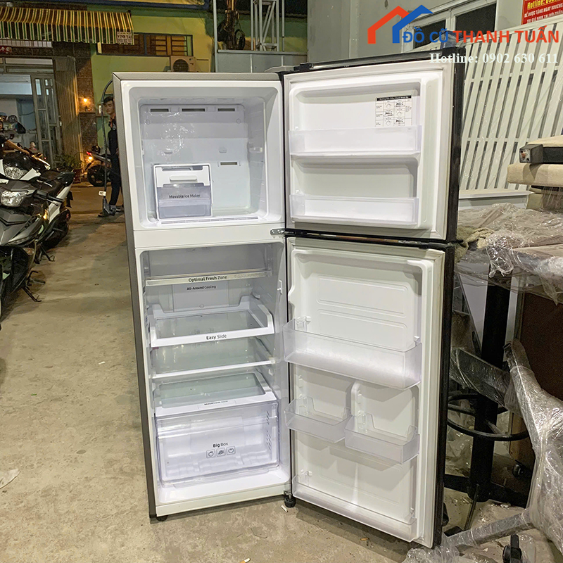 tu-lanh-samsung-cu-236l-2-canh-mau-den-sang-trong-2 Tủ Lạnh Samsung Cũ 236L 2 Cánh Màu Đen Sang Trọng