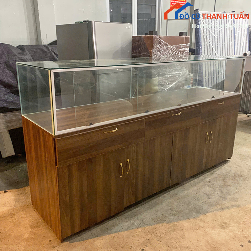 tu-trung-bay-cu-khung-go-2m2x1m2-sang-trong-3 Tủ Trưng Bày Cũ Khung Gỗ 2M2x1M2 Sang Trọng
