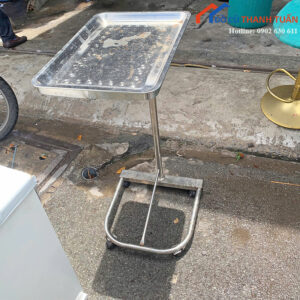 Xe Đẩy Inox Cũ Có Bánh Xe Di Chuyển Tiện Lợi