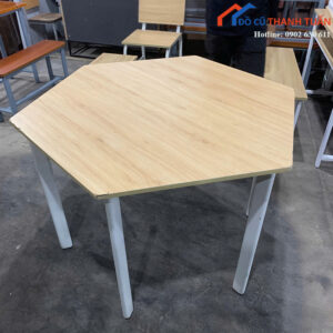 Bàn Cafe Cũ 1M2 Mặt Gỗ Lục Giác Giá Rẻ