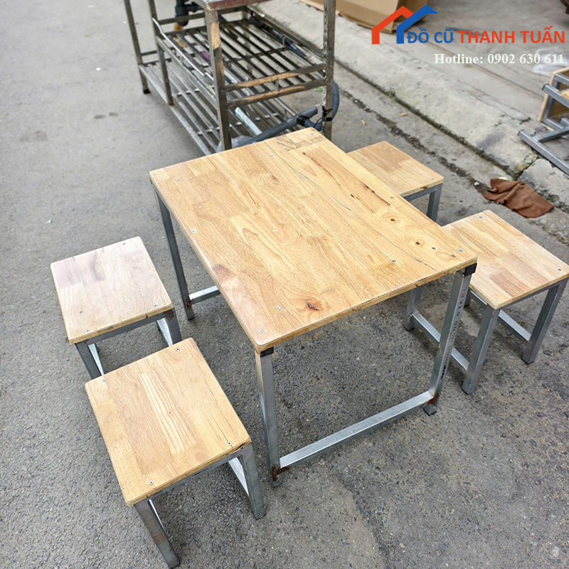 ban-ghe-quan-an-cu-70cmx50cm-kem-4-ghe-nho-tien-su-dung-4 Bàn Ghế Quán Ăn Cũ 70CMx50CM Kèm 4 Ghế Nhỏ Tiện Sử Dụng