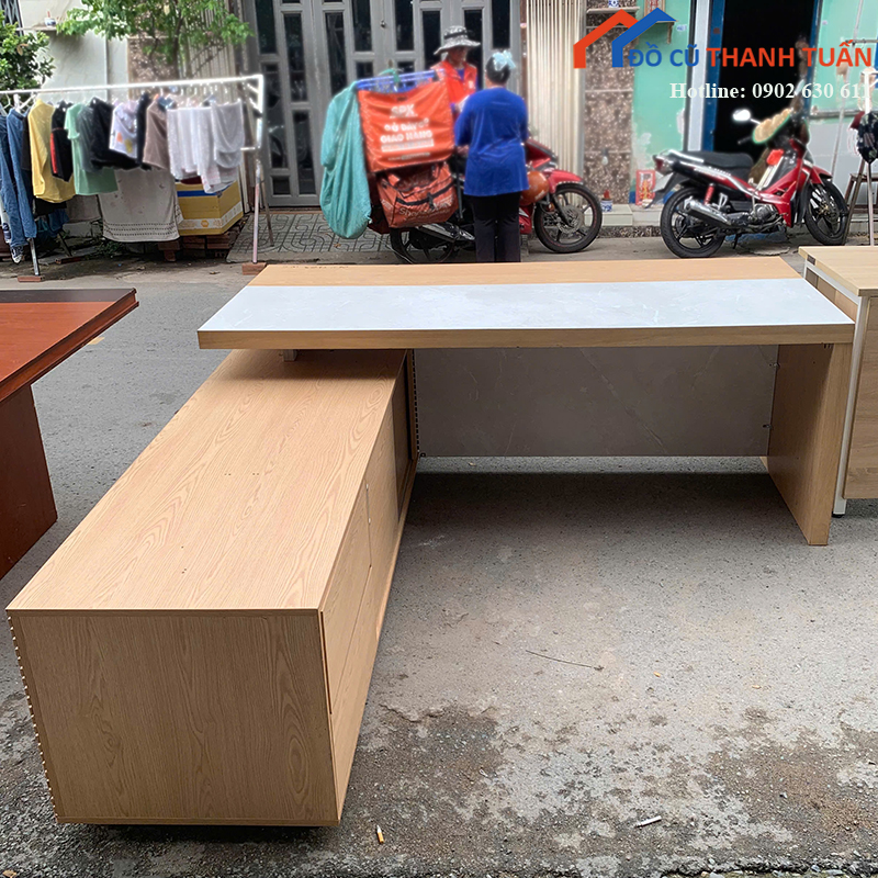 ban-giam-doc-cu-2mx90cm-mat-rong-co-tu-phu-ben-hong-2 Bàn Giám Đốc Cũ 2Mx90CM Mặt Rộng Có Tủ Phụ Bên Hông