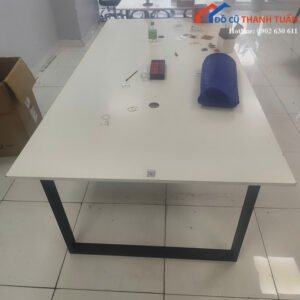 Bàn Họp Cũ 2M4x1M2 Mặt Trắng Chân Sắt Đen