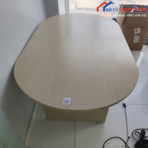 Bàn Họp Cũ 2Mx1M Mặt Oval Màu Vân Gỗ Sáng