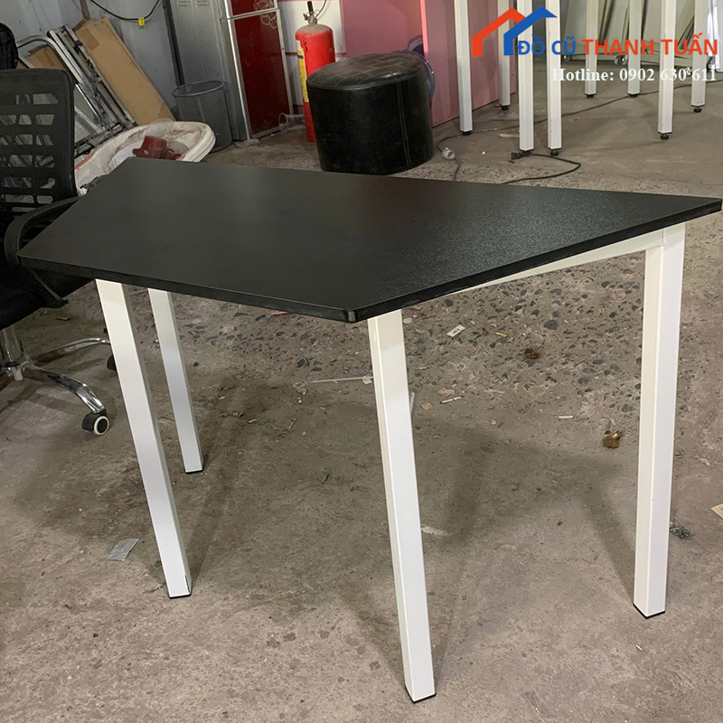 ban-lam-viec-cu-1m2-mat-den-chan-trang-3 Thanh Lý Đồ Nội Thất Cũ - Chuyên Mua Bán Bàn Ghế Cũ Giá Tốt Nhất
