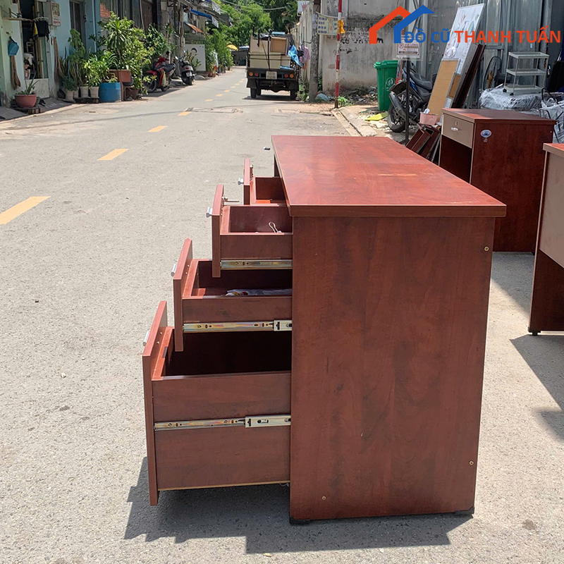 ban-lam-viec-cu-mau-nau-go-co-hoc-keo-tien-dung-1 Bàn Làm Việc Cũ Màu Nâu Gỗ Có Hộc Kéo Tiện Dụng 1m4